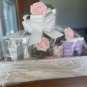 Mary Kay Gift Set with Pink and White Accents